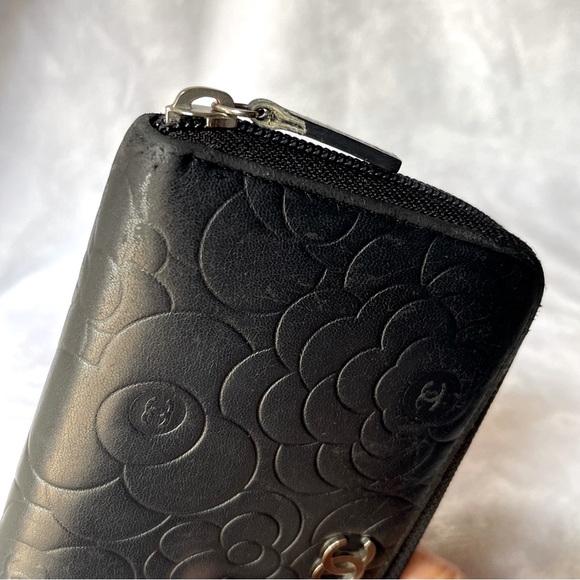 Authentic CHANEL Camillia wallet - Picture 14 of 17
